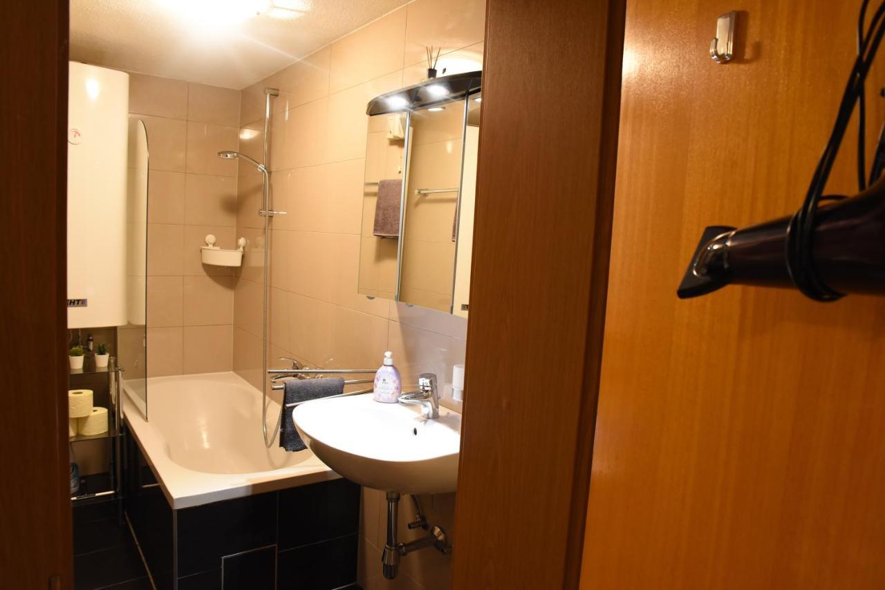 Апартаменты 80 M2 Haushaelfte, 3 Zimmer, Parkplaetze, Bis 6 Pers Вангле Экстерьер фото